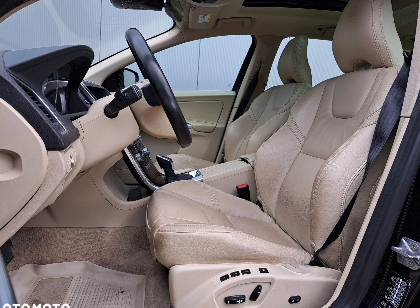 Volvo XC 60 cena 74900 przebieg: 251086, rok produkcji 2017 z Szczuczyn małe 407
